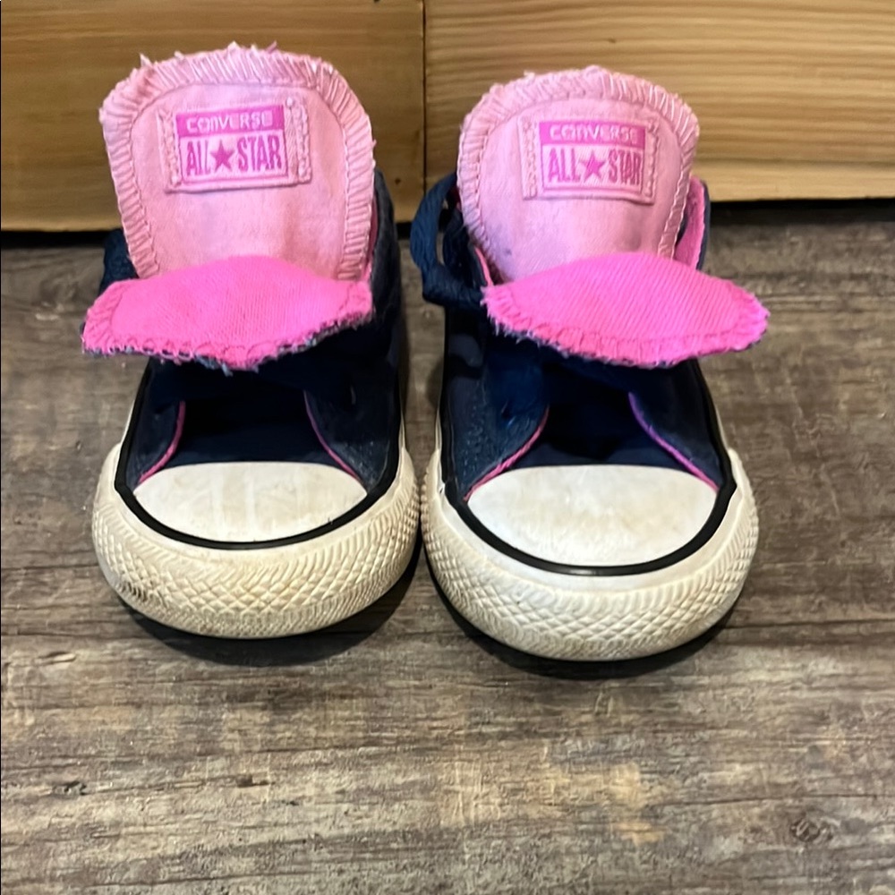 Converse Kids Low Top Sneakers in Navy and Pink